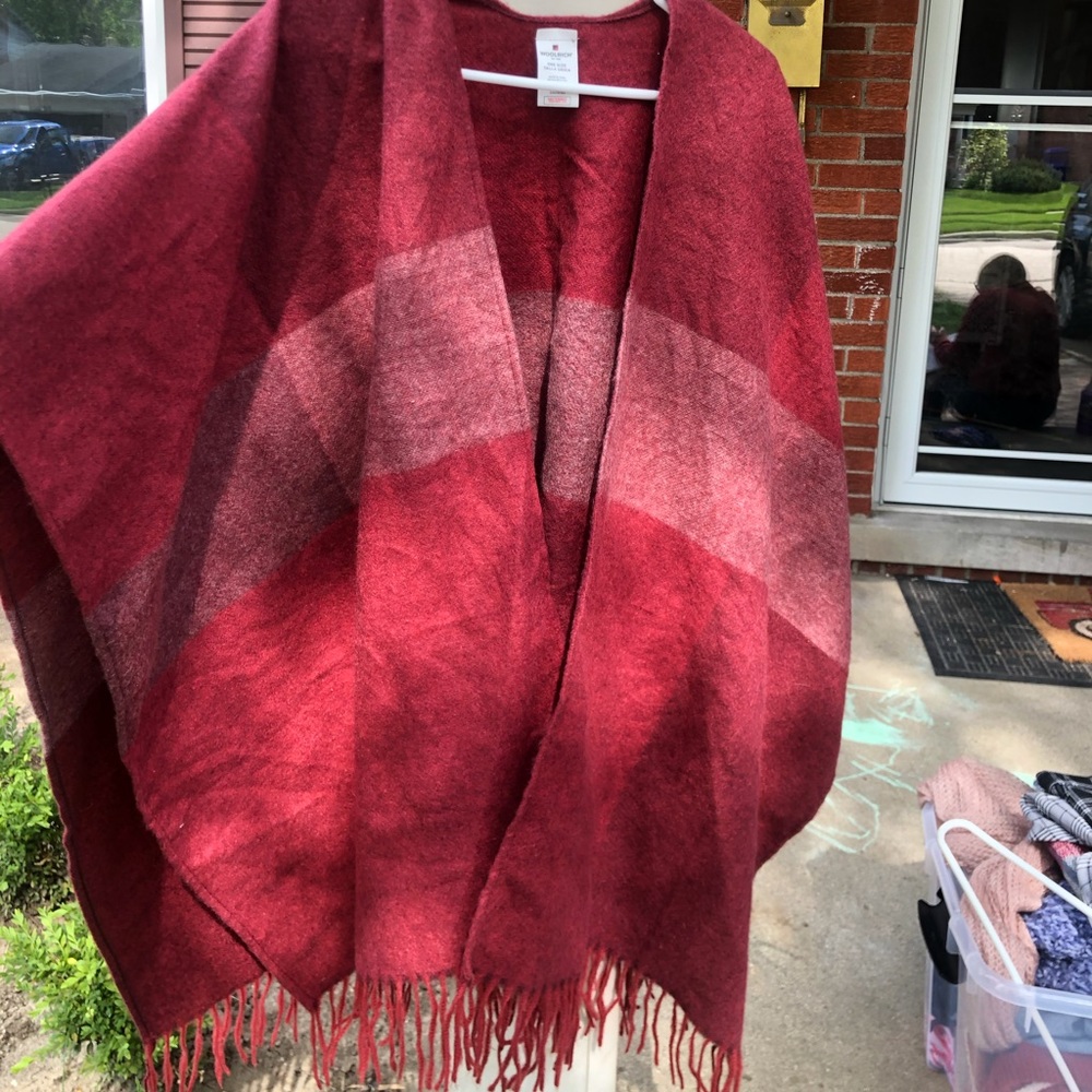 ONE SIZE FITS ALL. Red cover/scarf